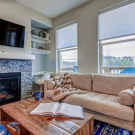 New Tri-Level Home With Ocean View And 3 En-Suite Bedrooms! Depoe Bay Exterior foto