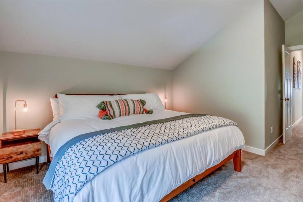 New Tri-Level Home With Ocean View And 3 En-Suite Bedrooms! Depoe Bay Exterior foto