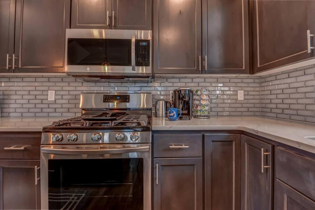 New Tri-Level Home With Ocean View And 3 En-Suite Bedrooms! Depoe Bay Exterior foto