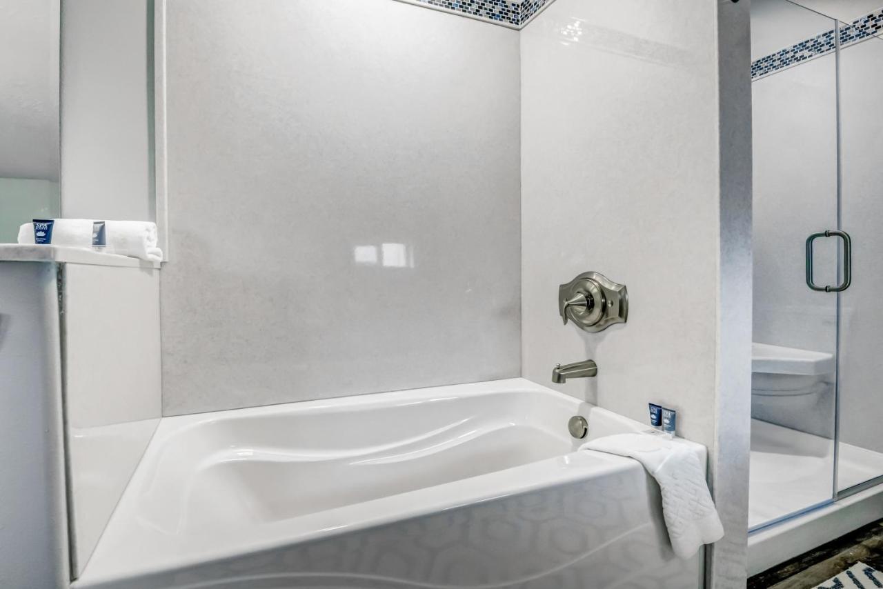 New Tri-Level Home With Ocean View And 3 En-Suite Bedrooms! Depoe Bay Exterior foto