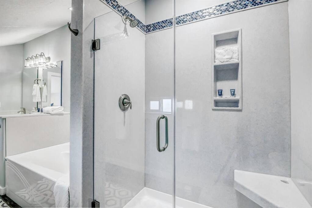 New Tri-Level Home With Ocean View And 3 En-Suite Bedrooms! Depoe Bay Exterior foto