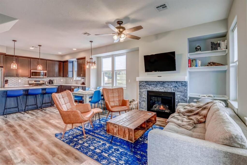 New Tri-Level Home With Ocean View And 3 En-Suite Bedrooms! Depoe Bay Exterior foto