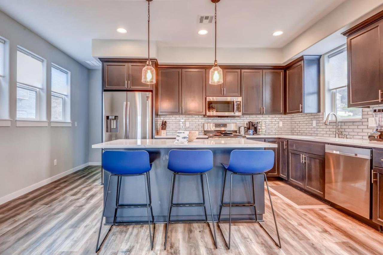 New Tri-Level Home With Ocean View And 3 En-Suite Bedrooms! Depoe Bay Exterior foto