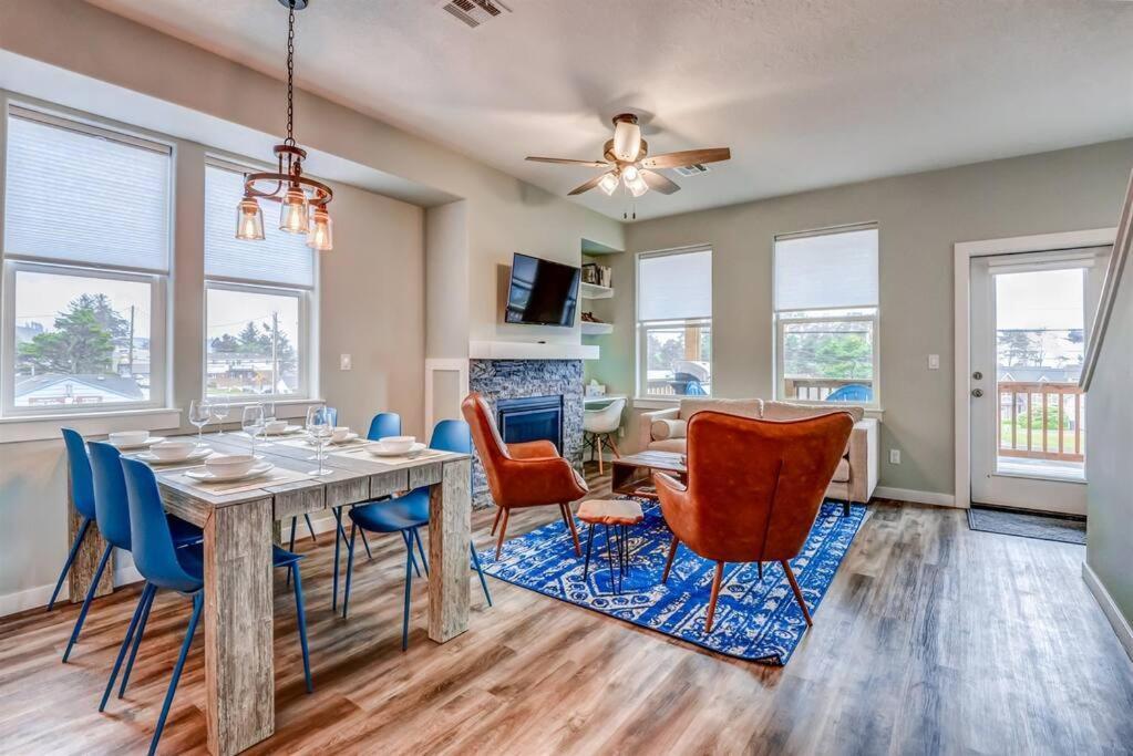 New Tri-Level Home With Ocean View And 3 En-Suite Bedrooms! Depoe Bay Exterior foto