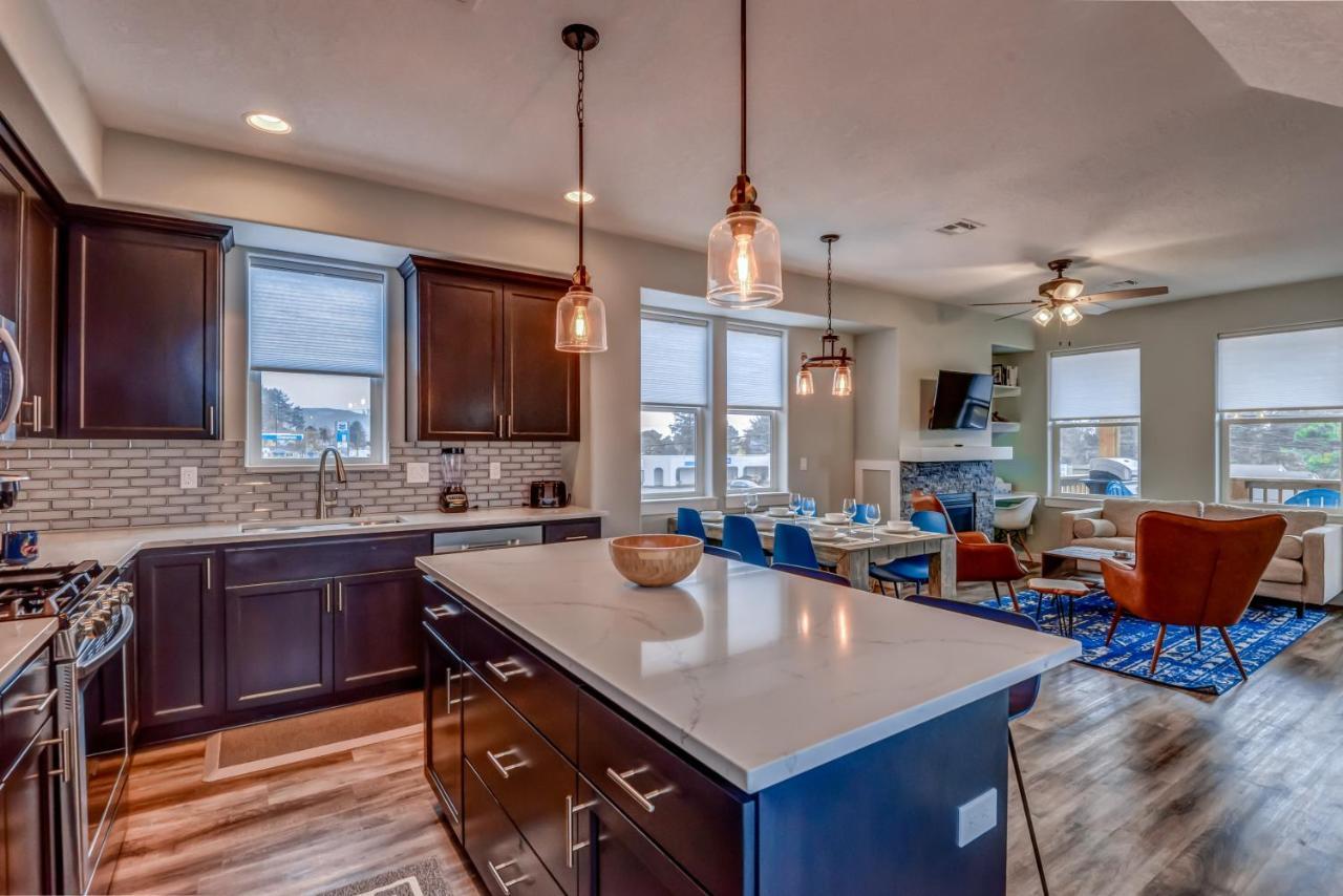 New Tri-Level Home With Ocean View And 3 En-Suite Bedrooms! Depoe Bay Exterior foto